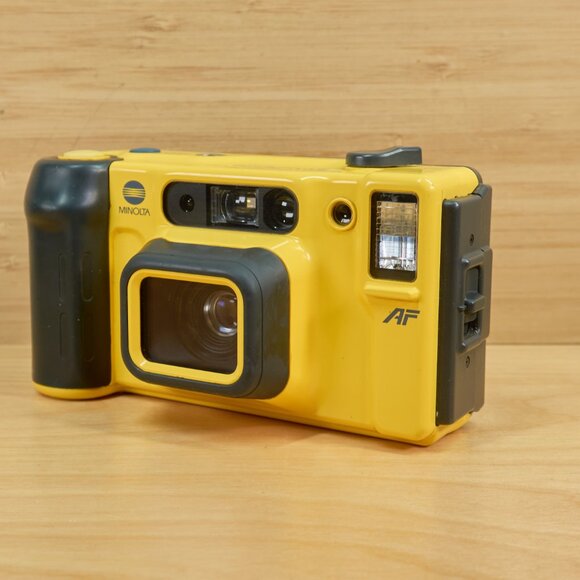 Minolta Weathermatic Dual 35 35mm Film, Underwater, Point and Shoot Camera - Picture 2 of 7